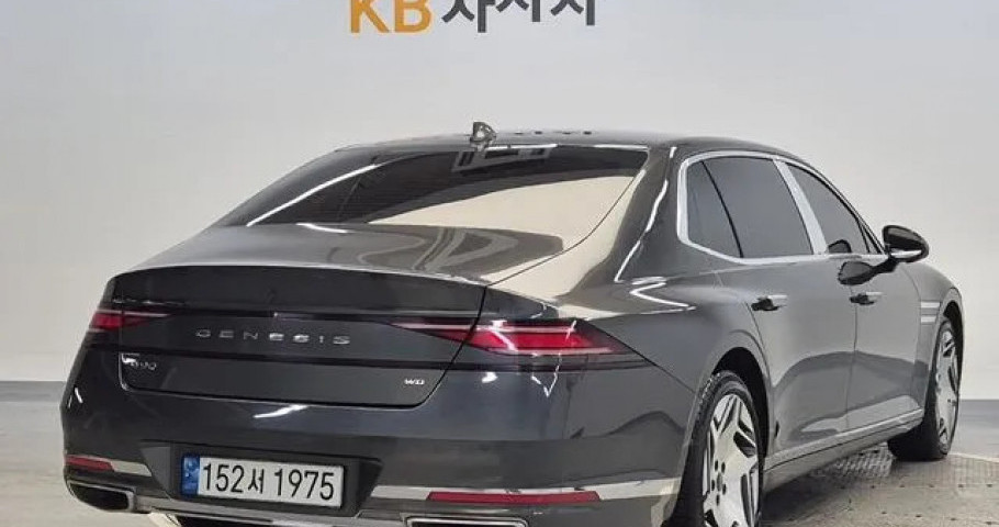 Genesis G90 