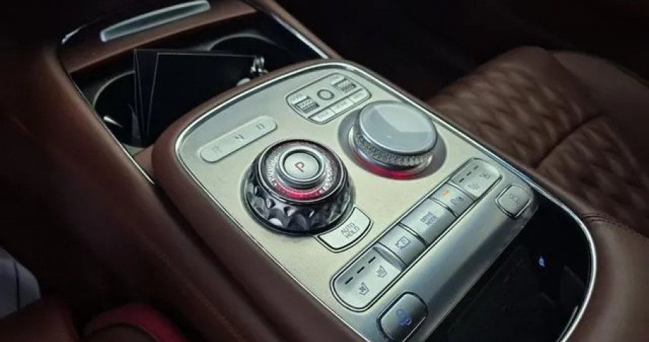 Genesis G90 