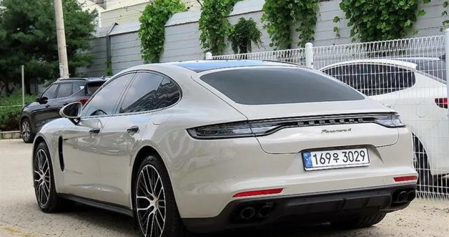 Porsche Panamera 
