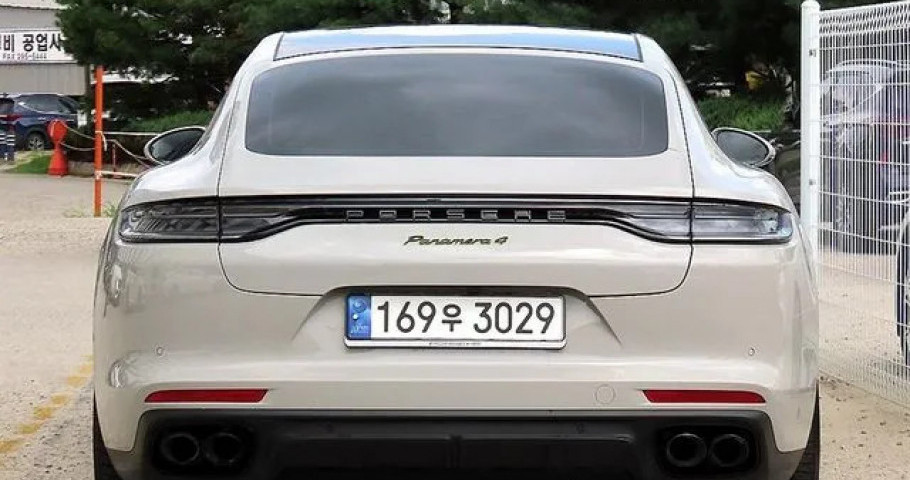 Porsche Panamera 