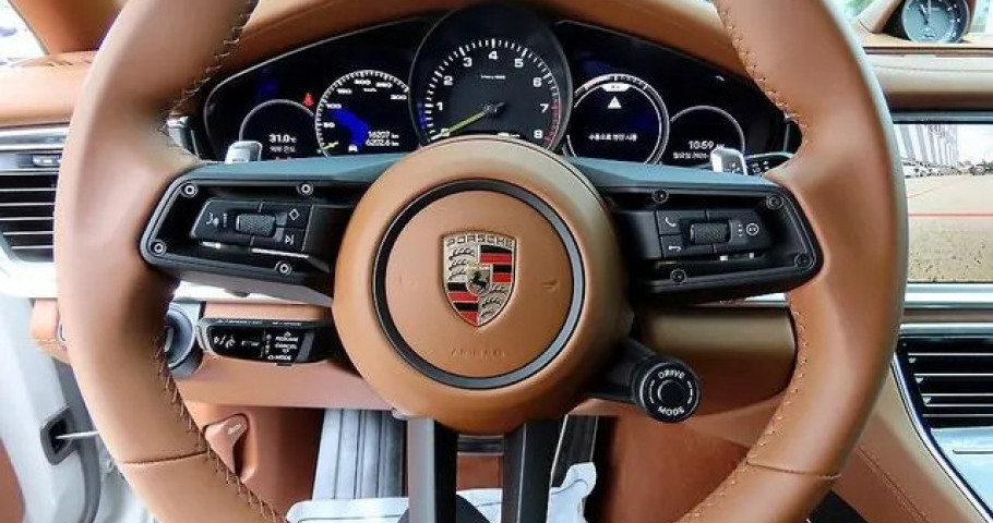 Porsche Panamera 
