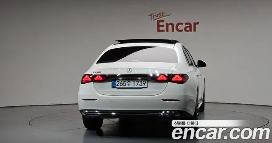 Mercedes-Benz E-Class 