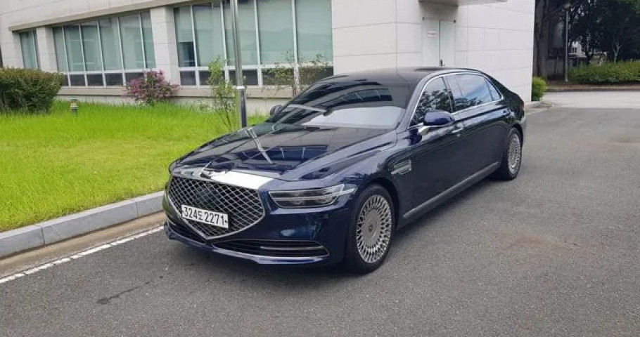 Genesis G90 