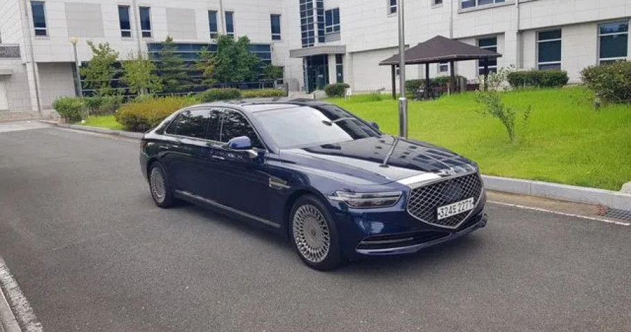 Genesis G90 