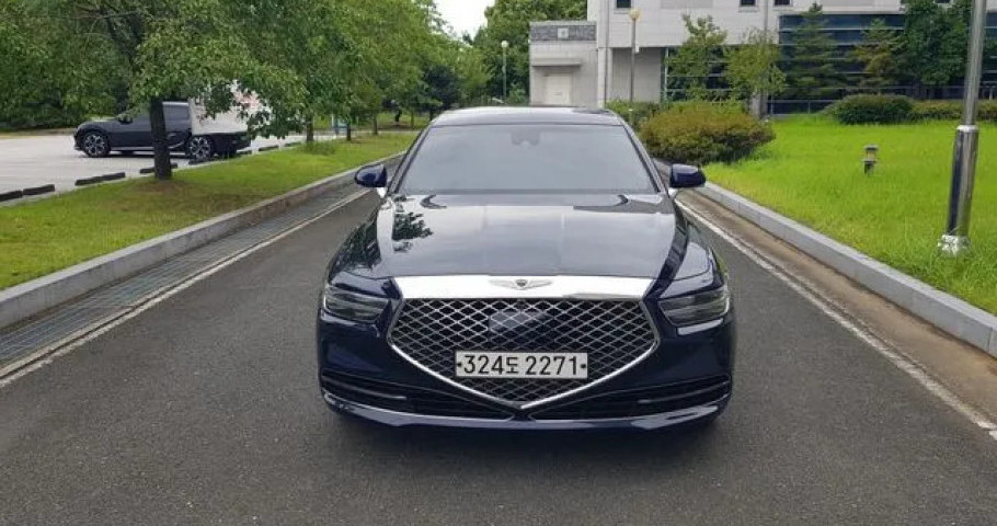 Genesis G90 