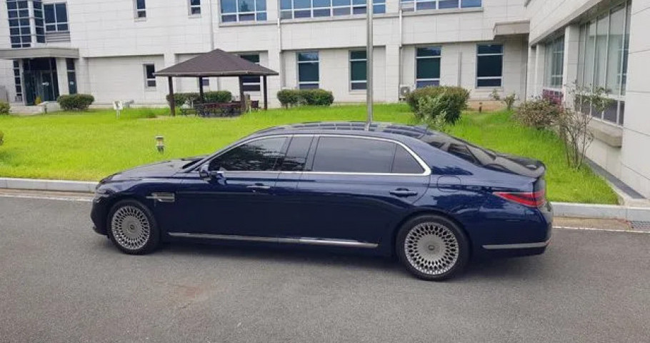 Genesis G90 