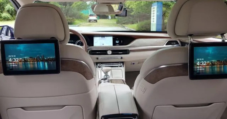 Genesis G90 