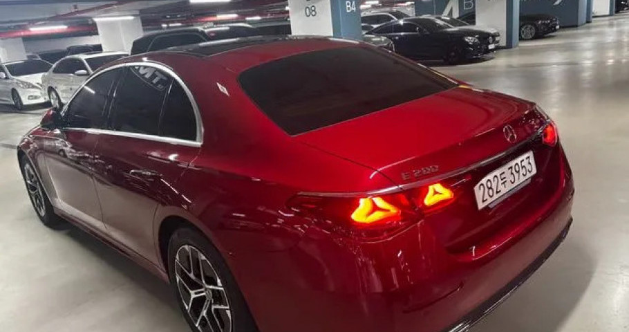 Mercedes-Benz E-Class 
