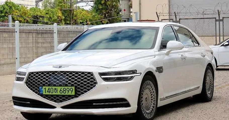 Genesis G90 