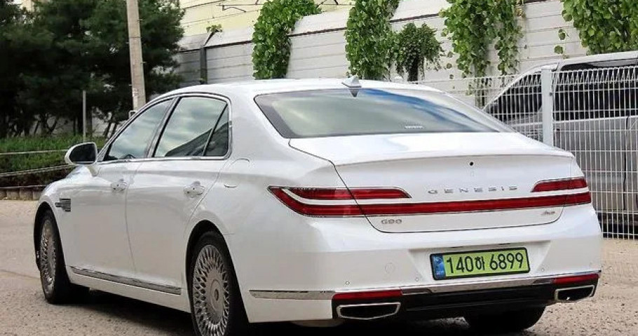 Genesis G90 