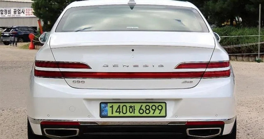 Genesis G90 