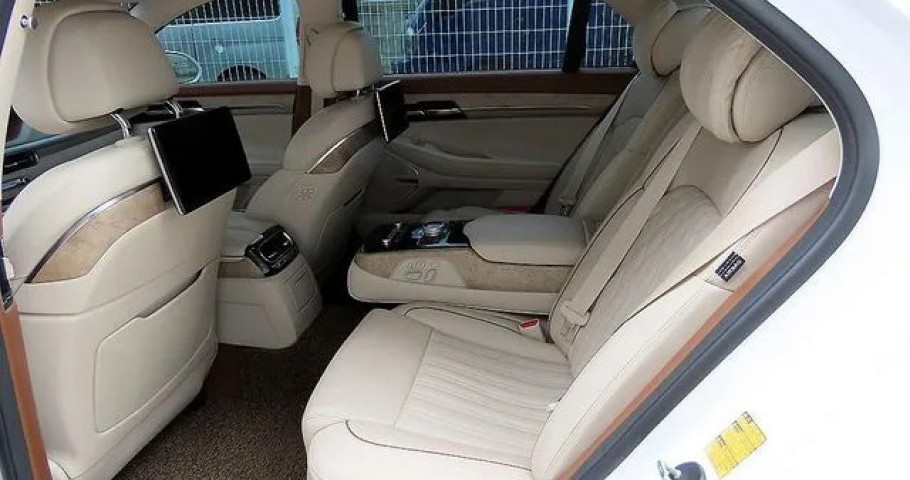 Genesis G90 