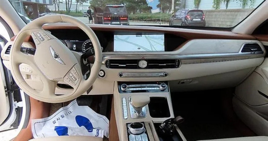 Genesis G90 