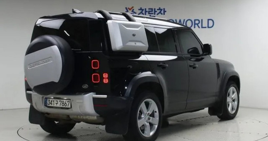 Land Rover Defender 