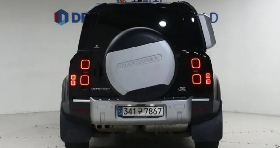 Land Rover Defender 