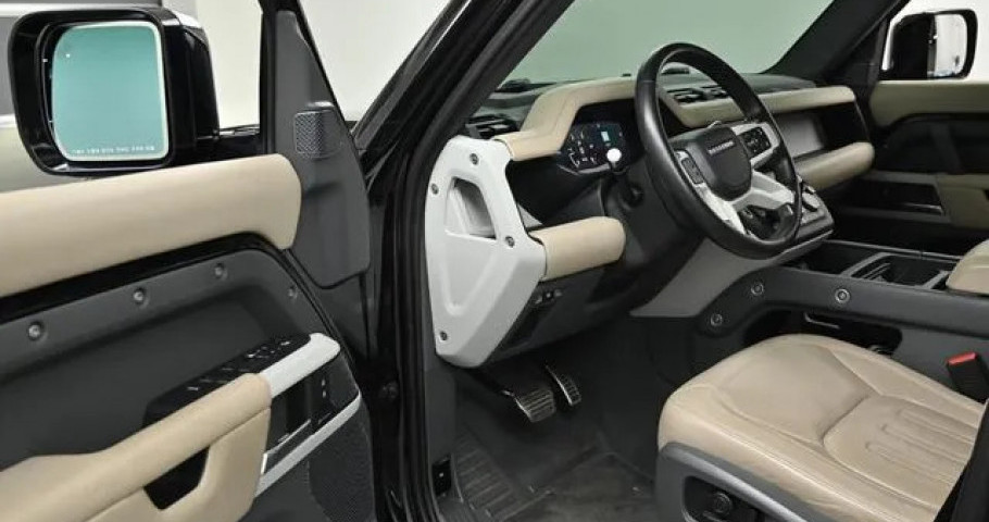 Land Rover Defender 