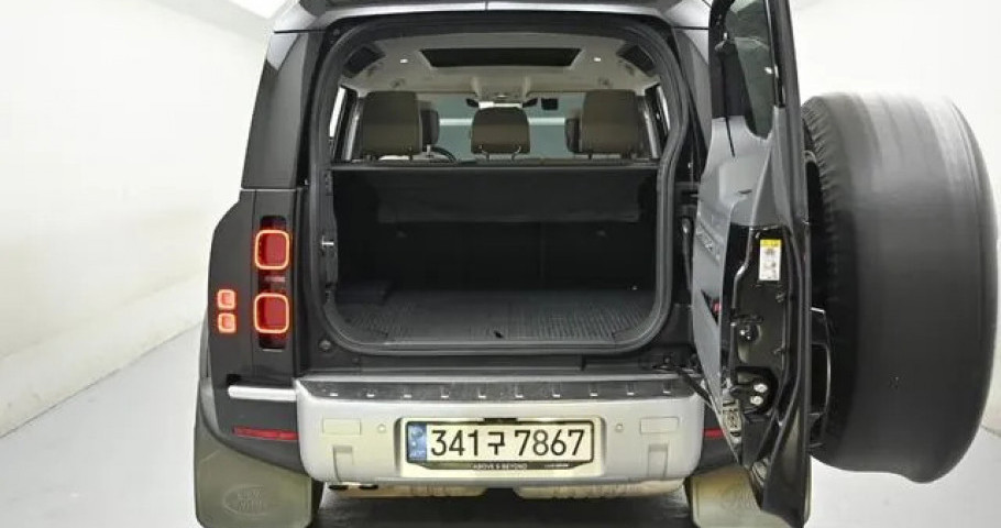 Land Rover Defender 