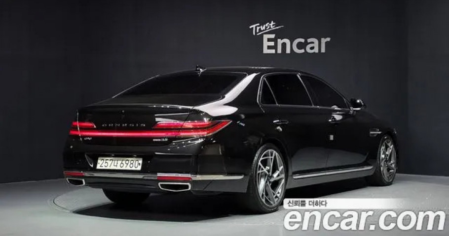 Genesis G90 