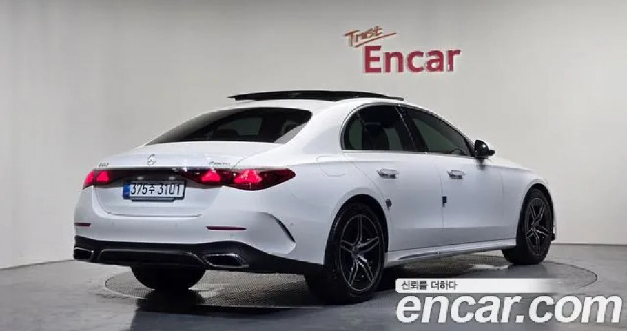 Mercedes-Benz E-Class 