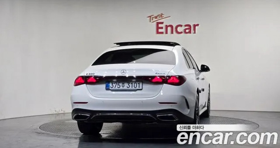 Mercedes-Benz E-Class 