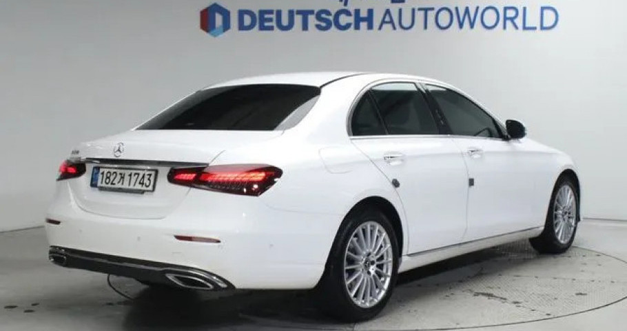 Mercedes-Benz E-Class 
