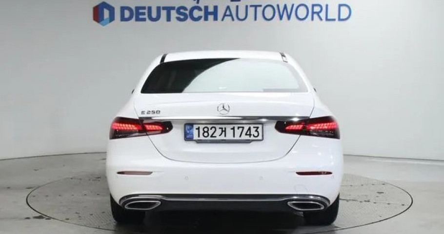 Mercedes-Benz E-Class 