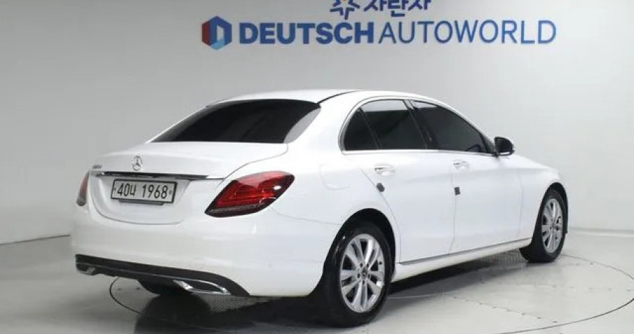 Mercedes-Benz C-Class 