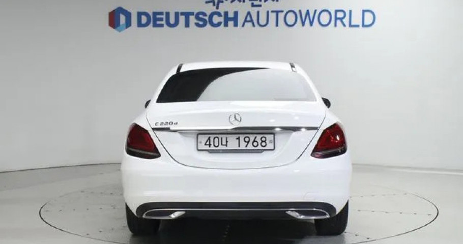 Mercedes-Benz C-Class 