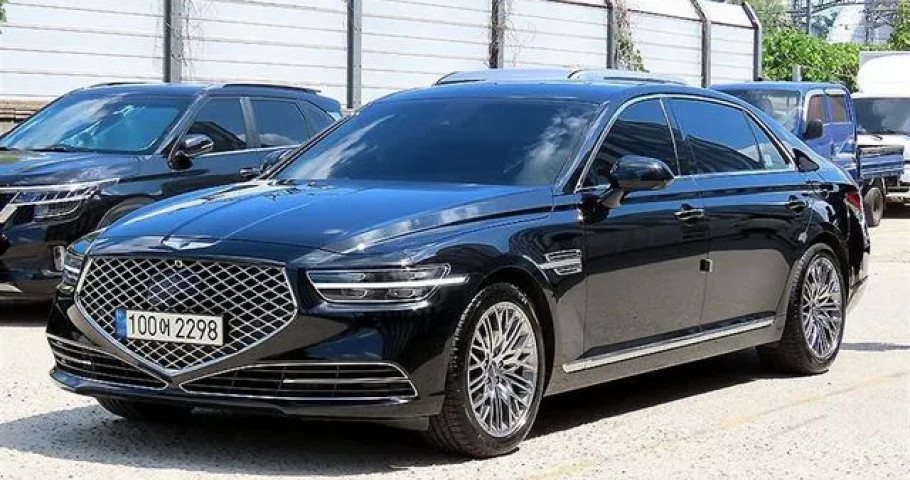 Genesis G90 