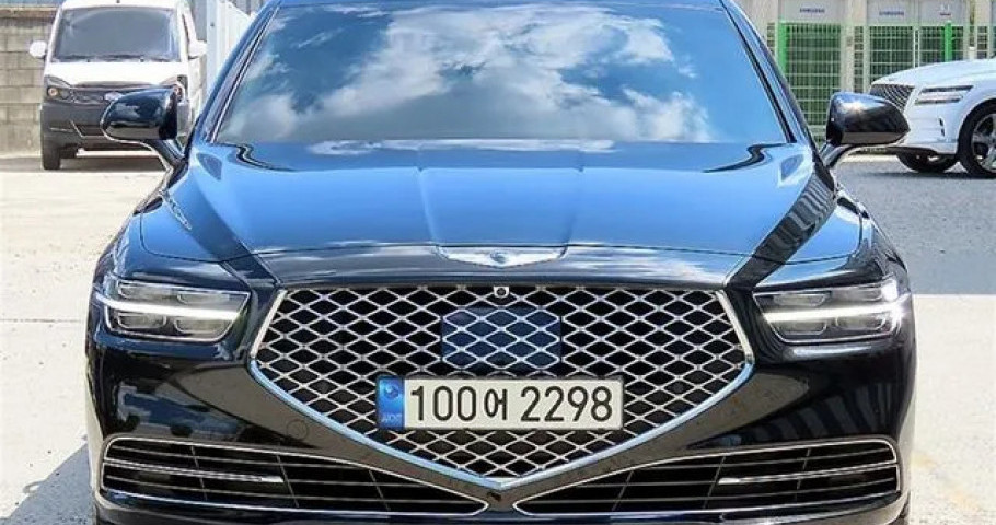 Genesis G90 