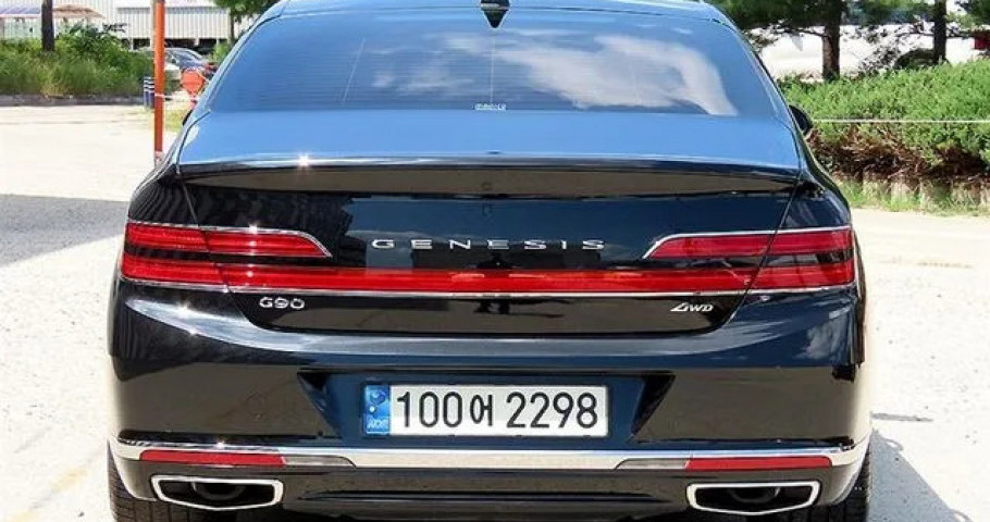 Genesis G90 