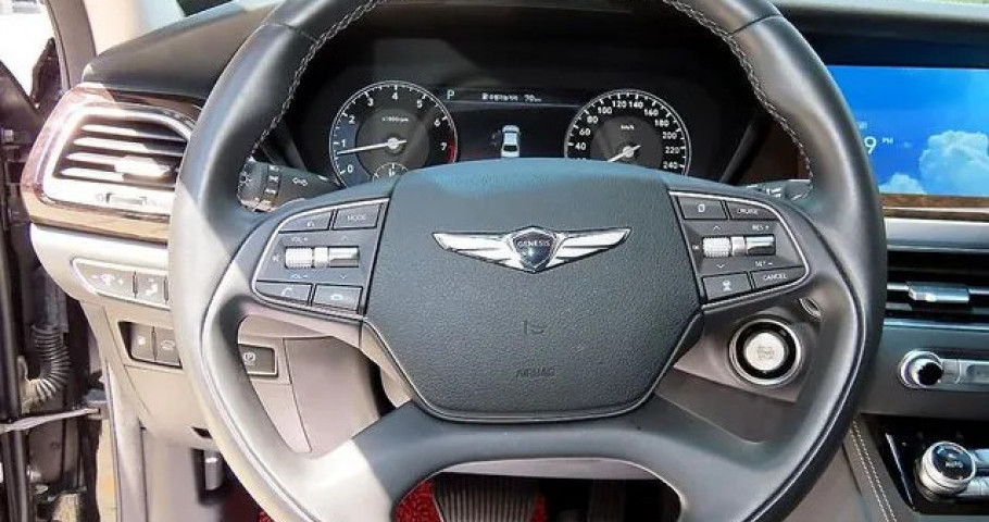 Genesis G90 