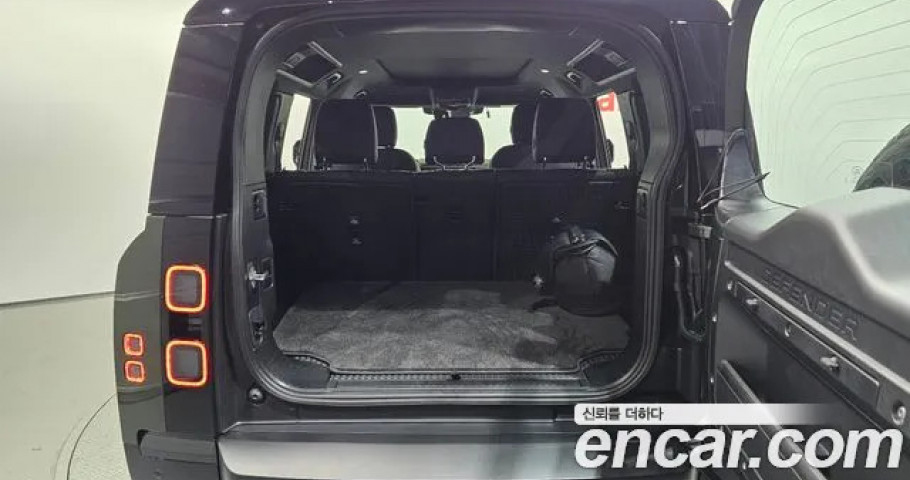 Land Rover Defender 
