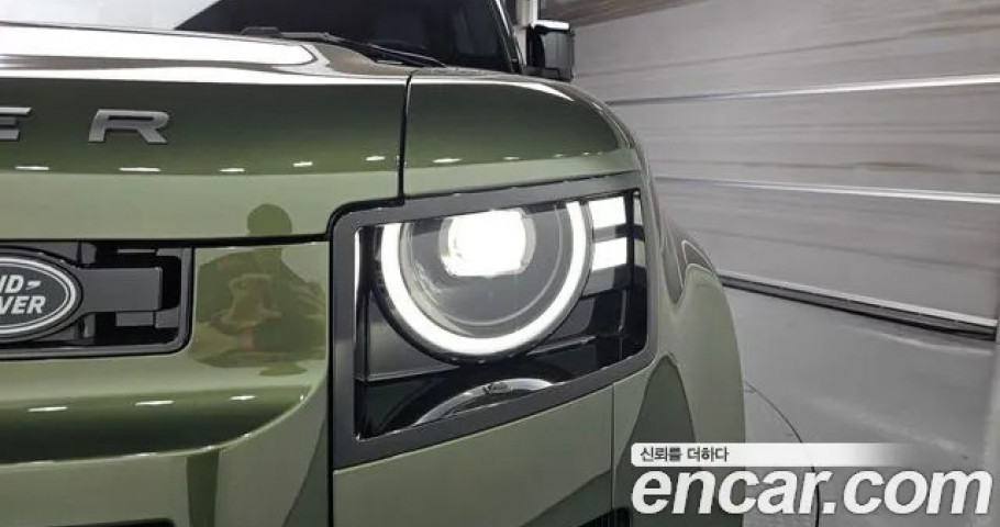Land Rover Defender 