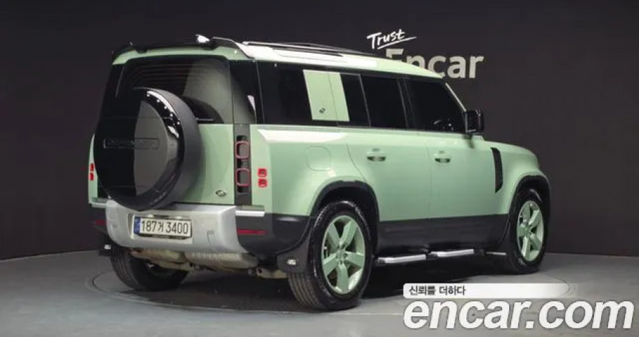 Land Rover Defender 