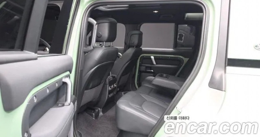 Land Rover Defender 