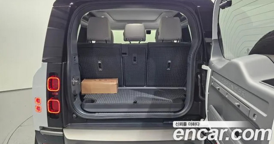 Land Rover Defender 