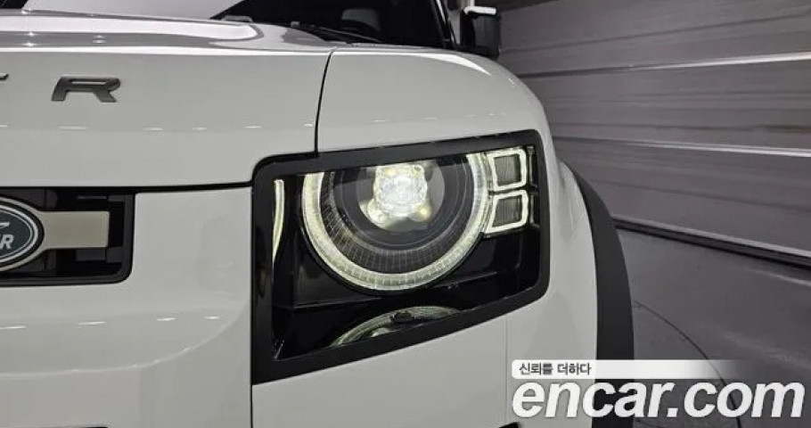 Land Rover Defender 