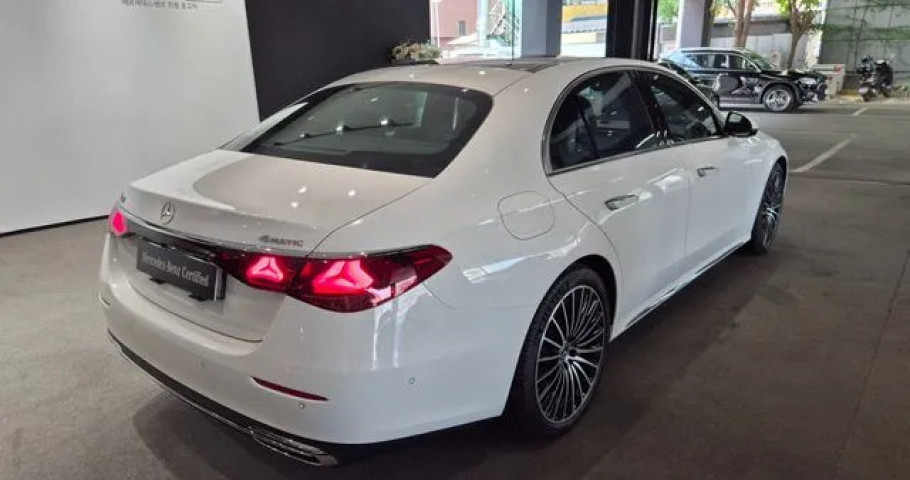 Mercedes-Benz E-Class 