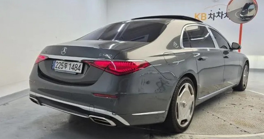 Mercedes-Benz S-Class 