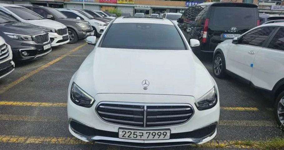 Mercedes-Benz E-Class 