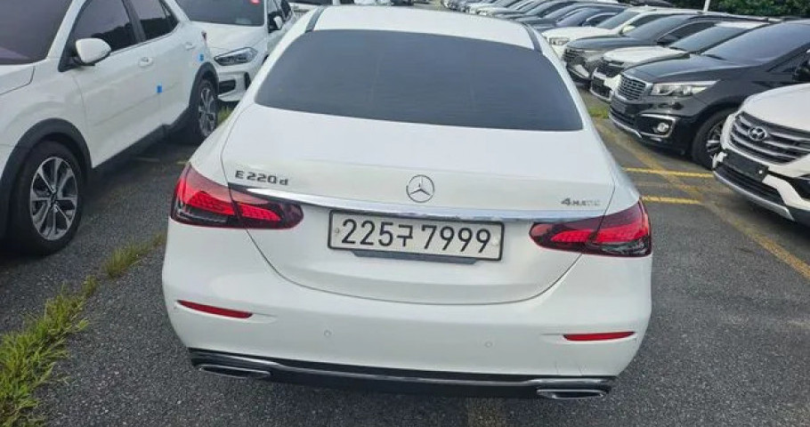 Mercedes-Benz E-Class 