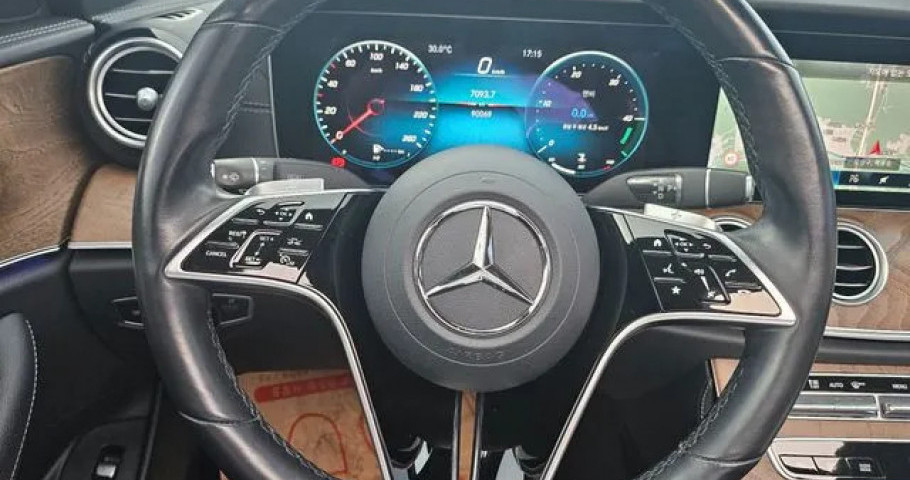Mercedes-Benz E-Class 