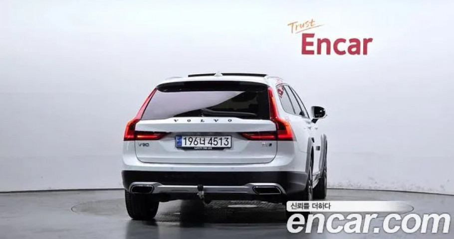 Volvo V90 