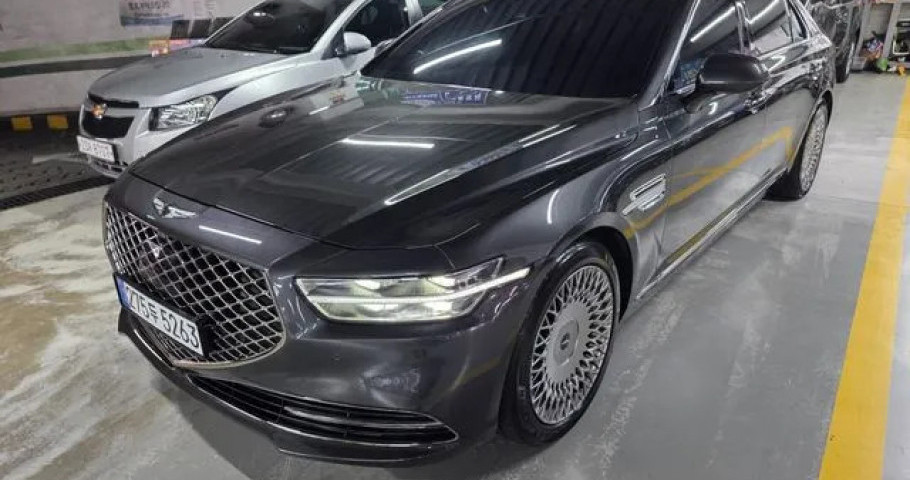Genesis G90 