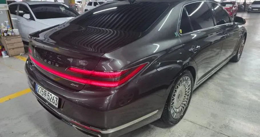 Genesis G90 