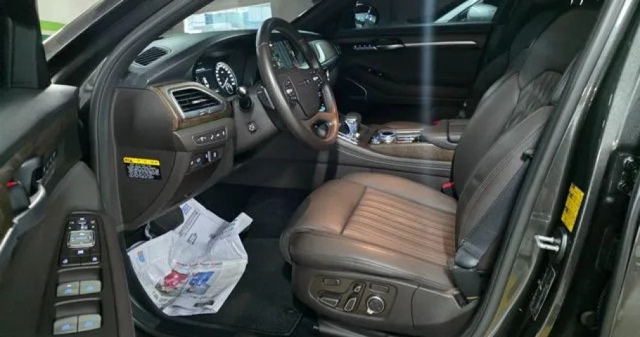 Genesis G90 