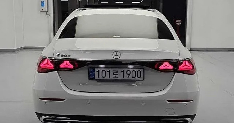 Mercedes-Benz E-Class 