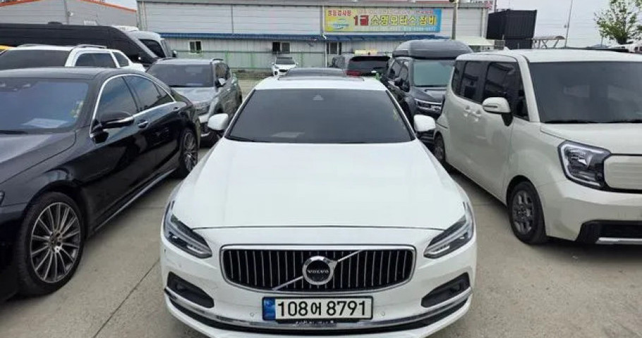 Volvo S90 