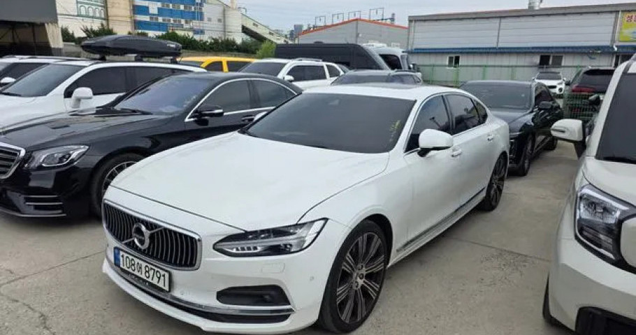 Volvo S90 